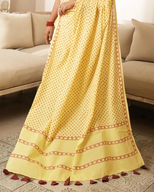 Yellow_Cotton_Mini_Polka_Dot_Printed_Mul_Saree_With_Tassels_For_Women